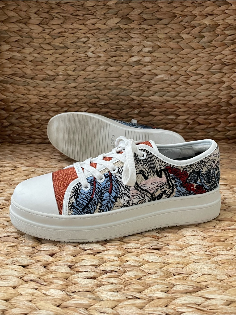 J/Slides Nikki Platform Sneakers Embroidered Flamingo‎